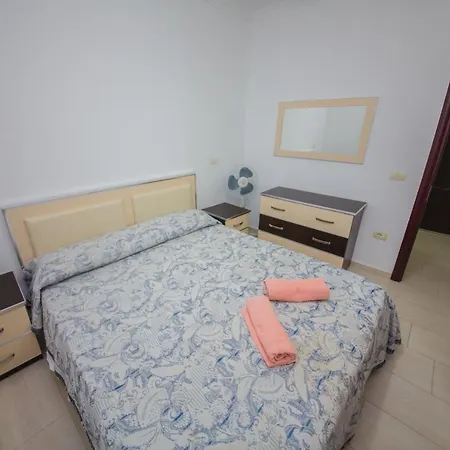 Qerret * Golem (Tirana)